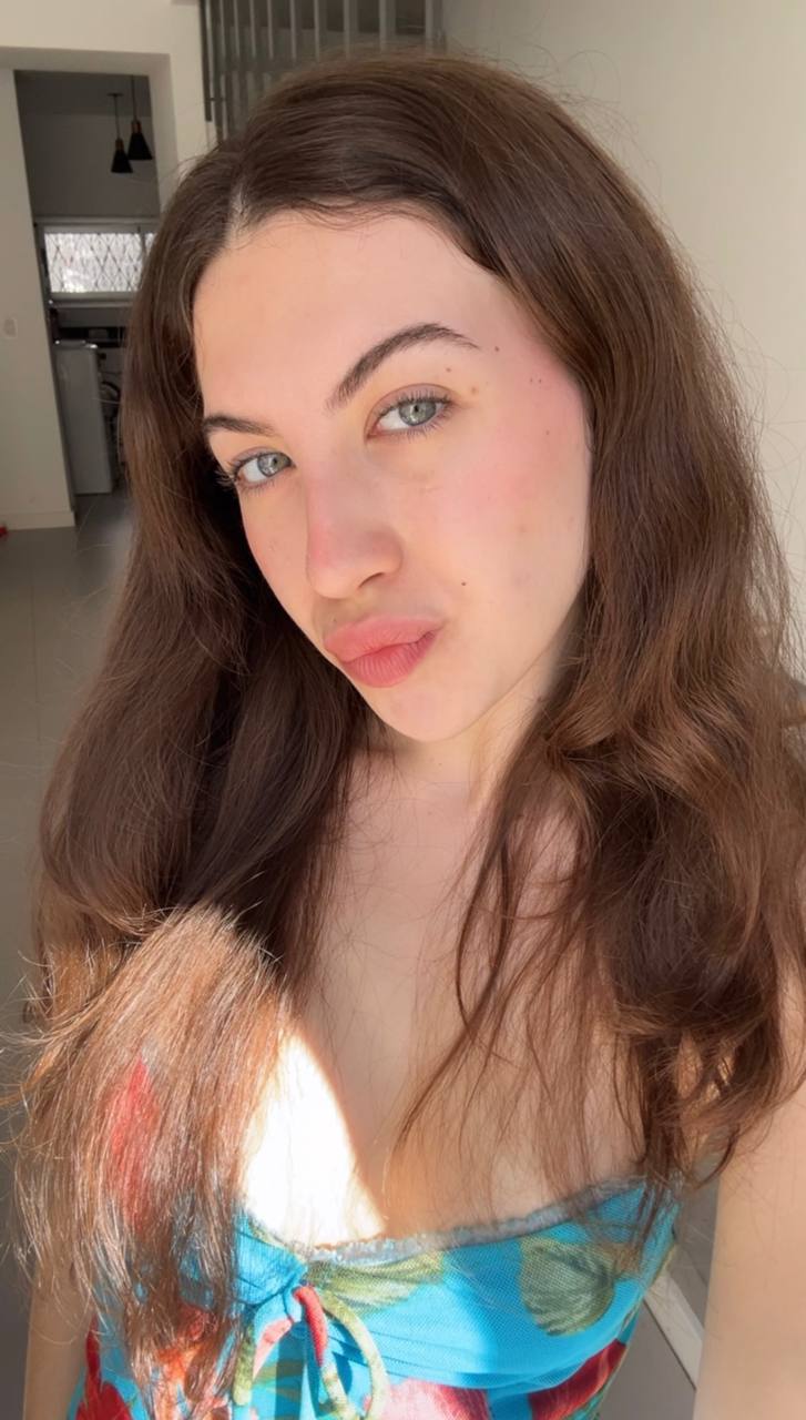 Nude girl Amber in Paramaribo