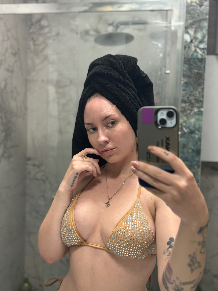 Nude girl KateV in Paramaribo