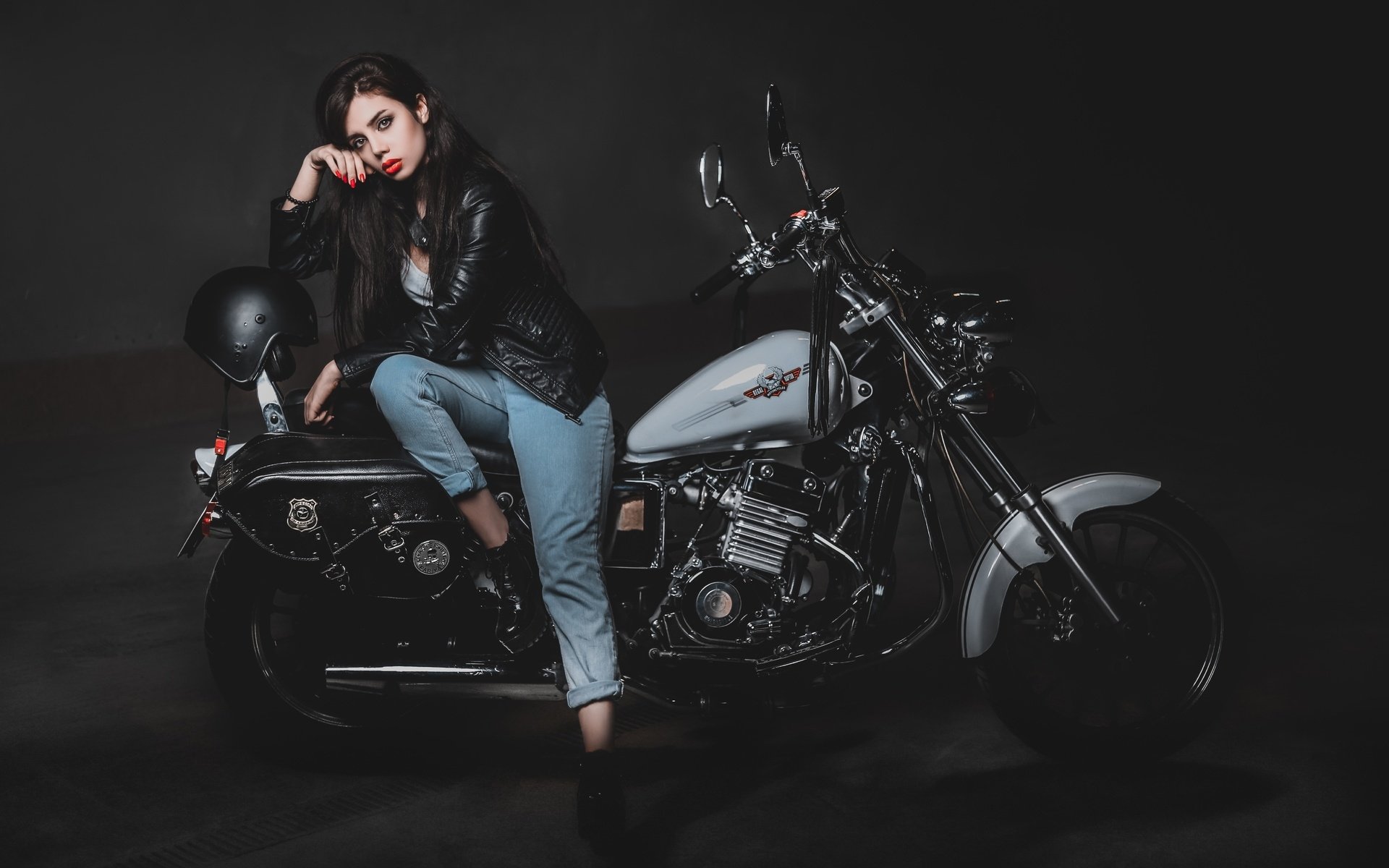 Biker girls: style and drive in Paramaribo