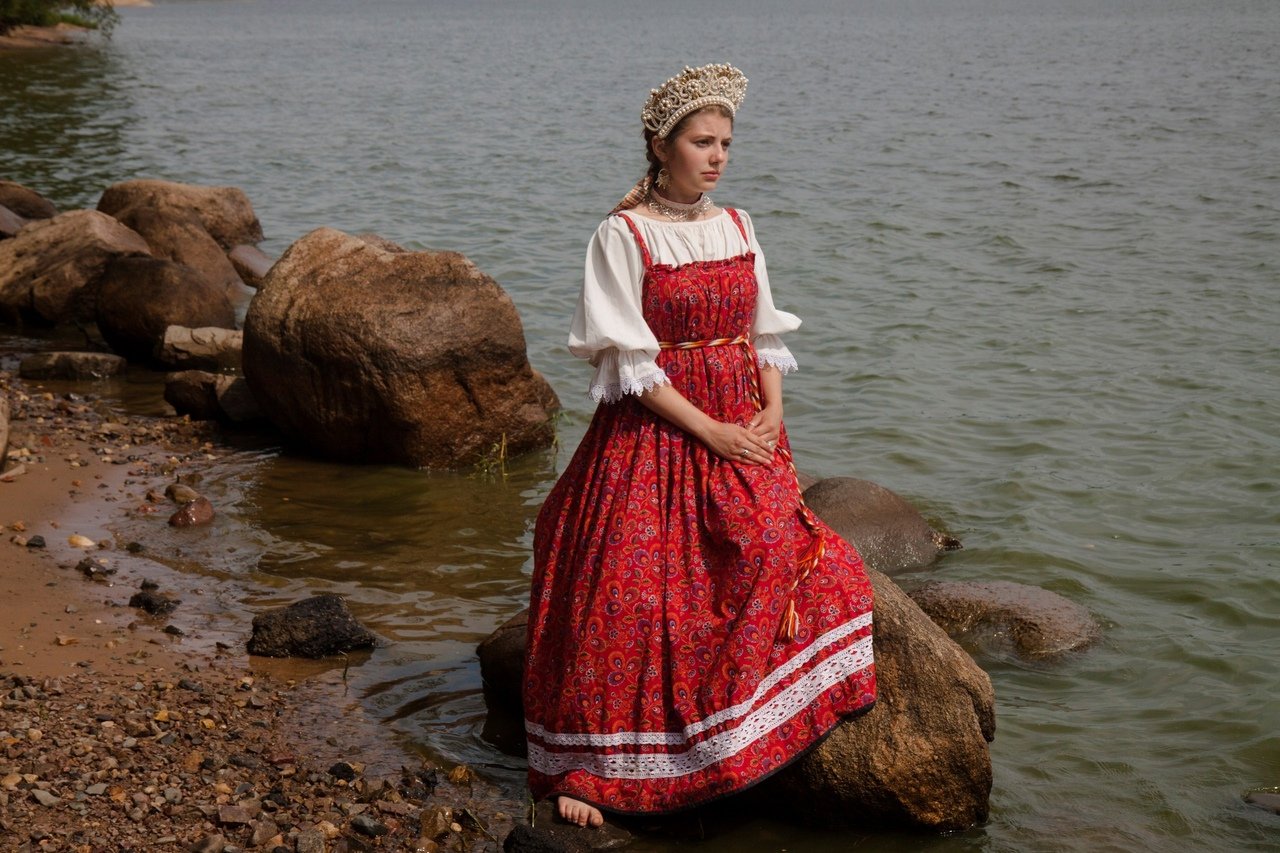 Women in Slavic costumes in Paramaribo