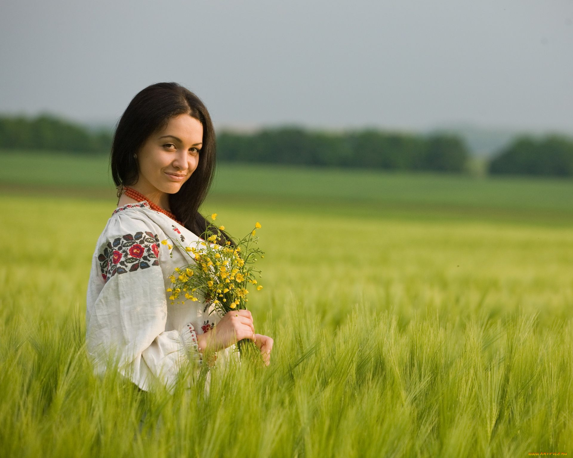 Women in Slavic costumes in Paramaribo