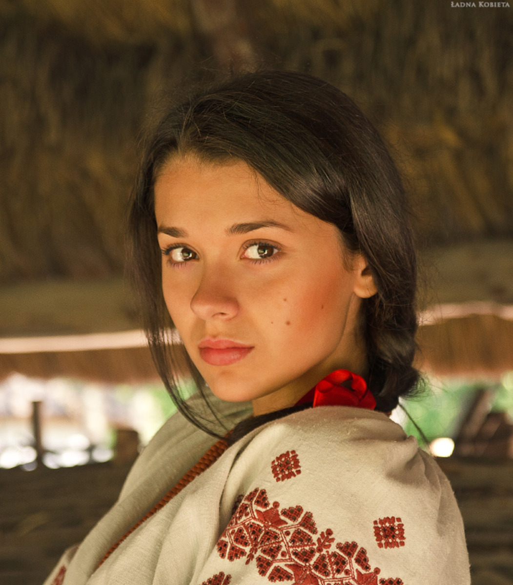 Girls in Slavic costumes in Paramaribo