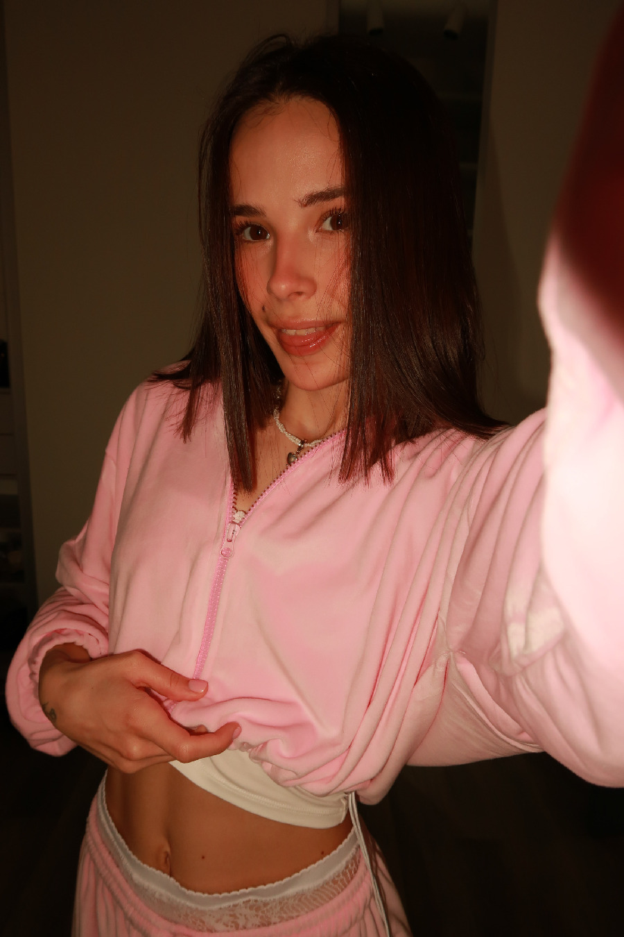 Tina brings the glow — live moments in Paramaribo